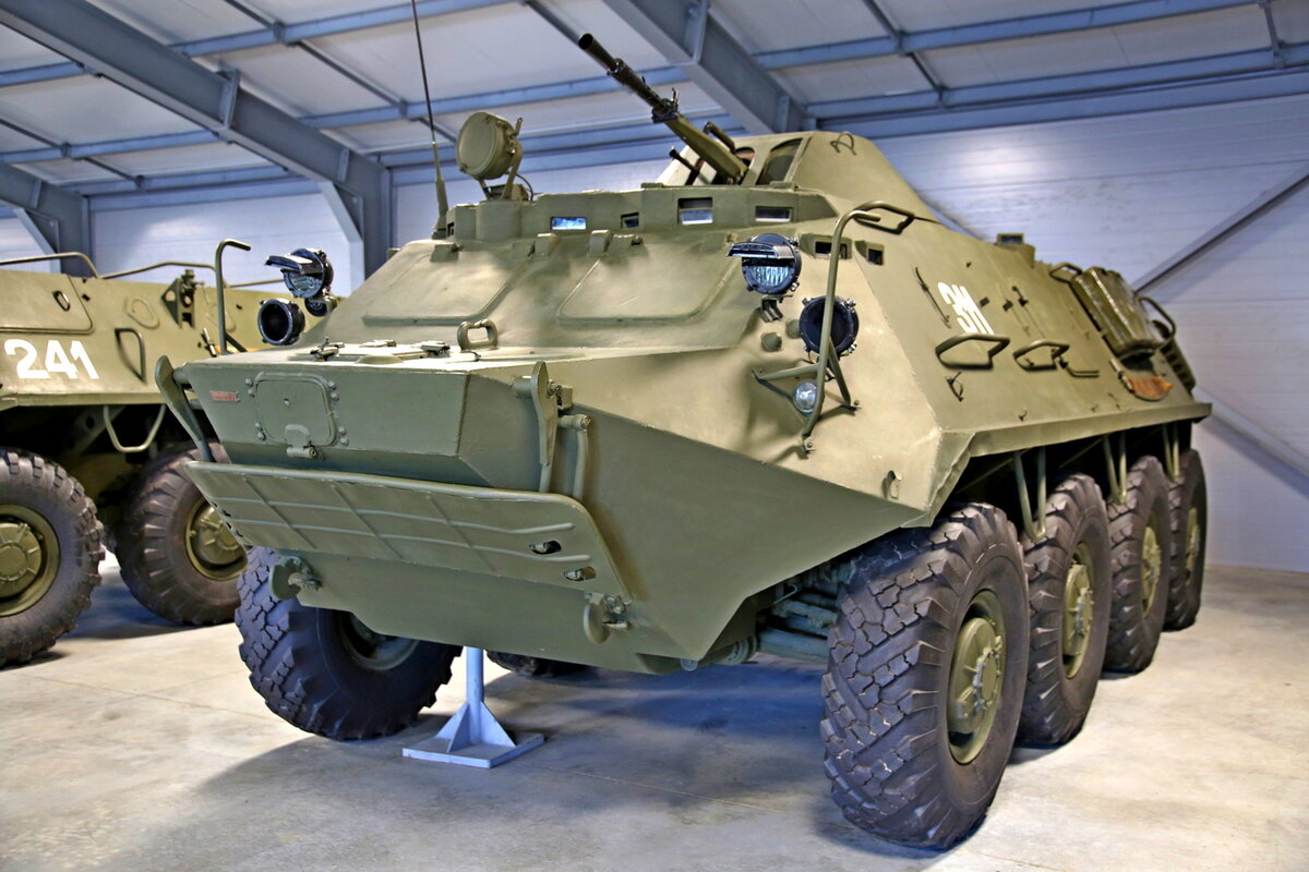 БТР-60ПБ в парке “Патриот” в 4-ом павильоне Технического центра "Бронетранспортеры и боевые машины пехоты"
