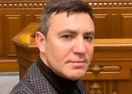    «Слуги народа» избавились от самого скандального депутата. Теперь уберут Зеленского?