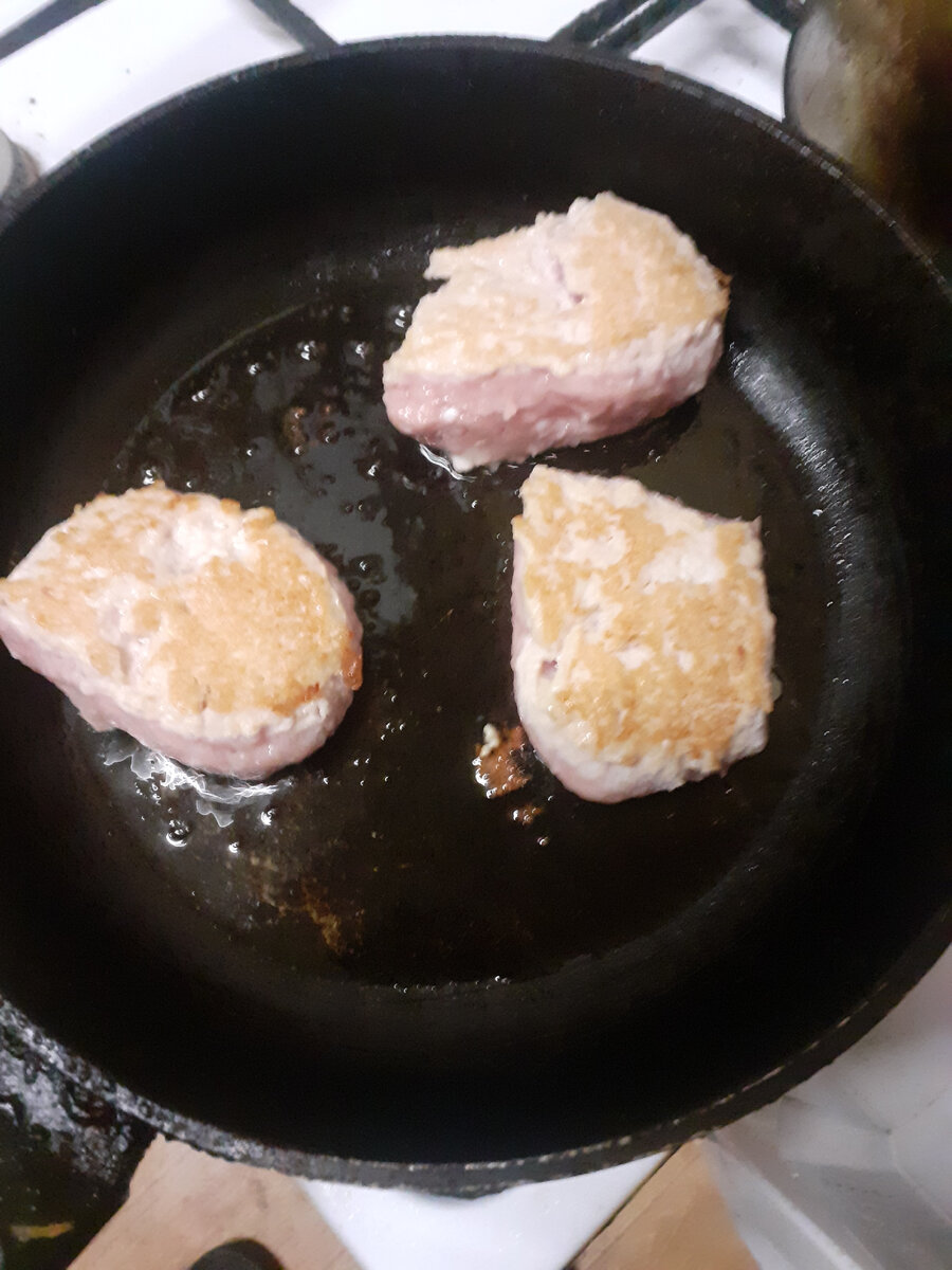 Котлетки сочные и вкусные! По любому с какими-то добавками.
