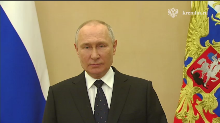    Владимир Путин поздравил граждан России с Днем защитника Отечества Марина Шарт