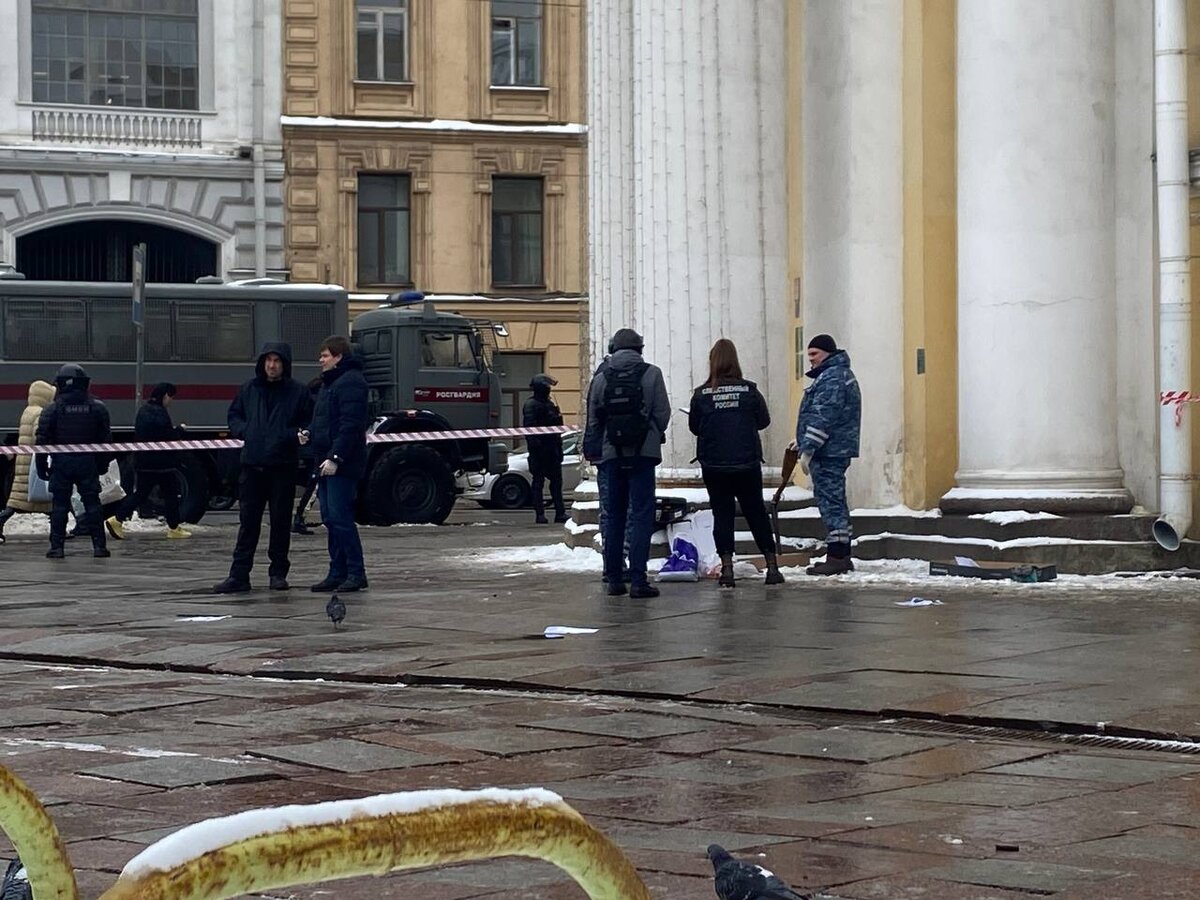 Место стрельбы в Петербурге / «Бумага»