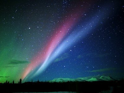    Землю накрыли удивительные полярные сияния [ФОТО]