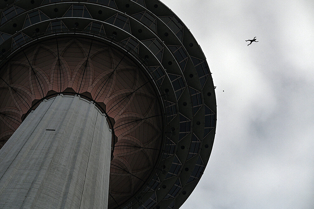 KL Tower бейсджампинг