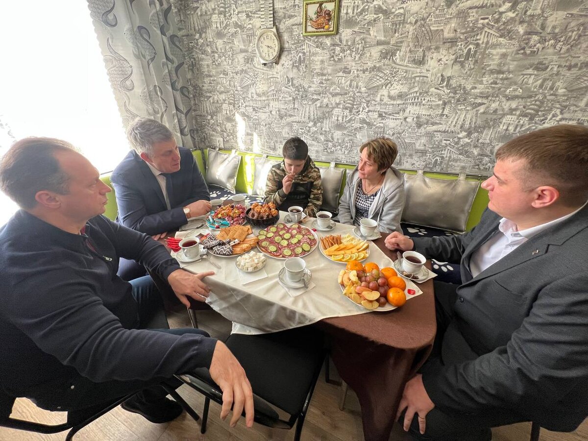    Богомаз снова засветился с юным героем Федором — SHAMAN пригласил мальчика на свой концерт в Брянске avchernov