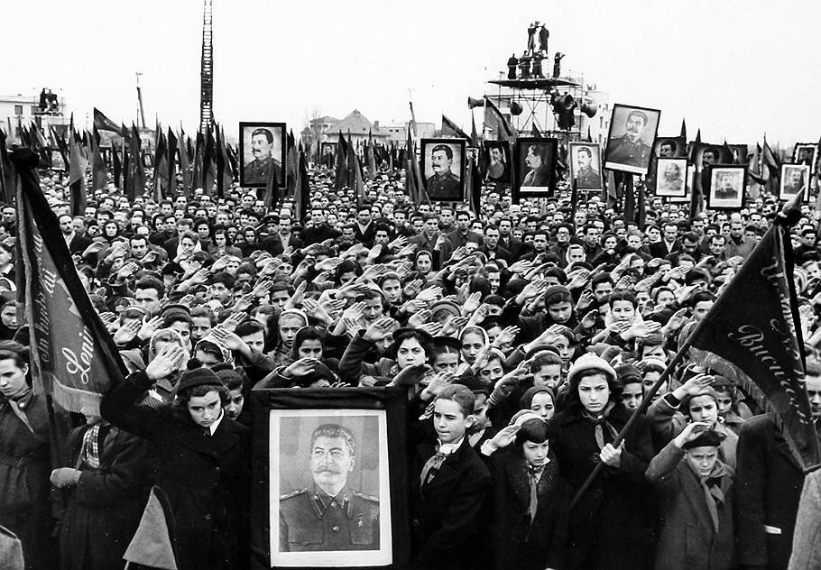 Время смерти сталина. Смерть Сталина 1953. Похороны Сталина 1953. Сталин Иосиф Виссарионович похороны Сталина.