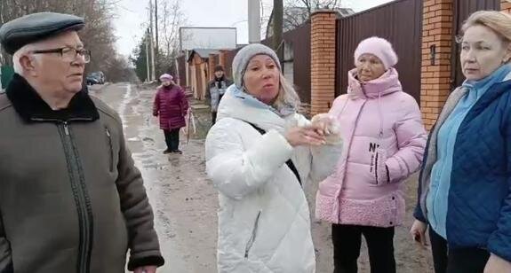    Жители подмосковного Гаврилково опасаются остаться без воды и канализации из-за строительства новых коттеджей