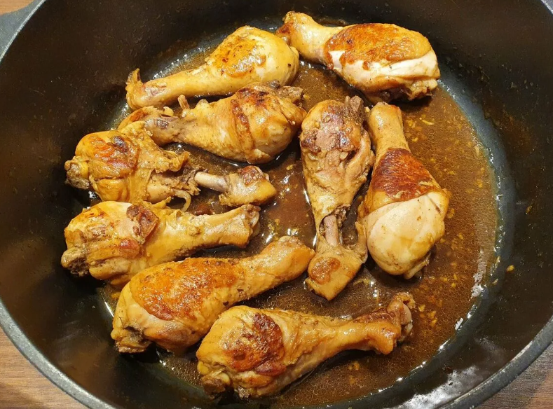 Куриные голени в сковороде