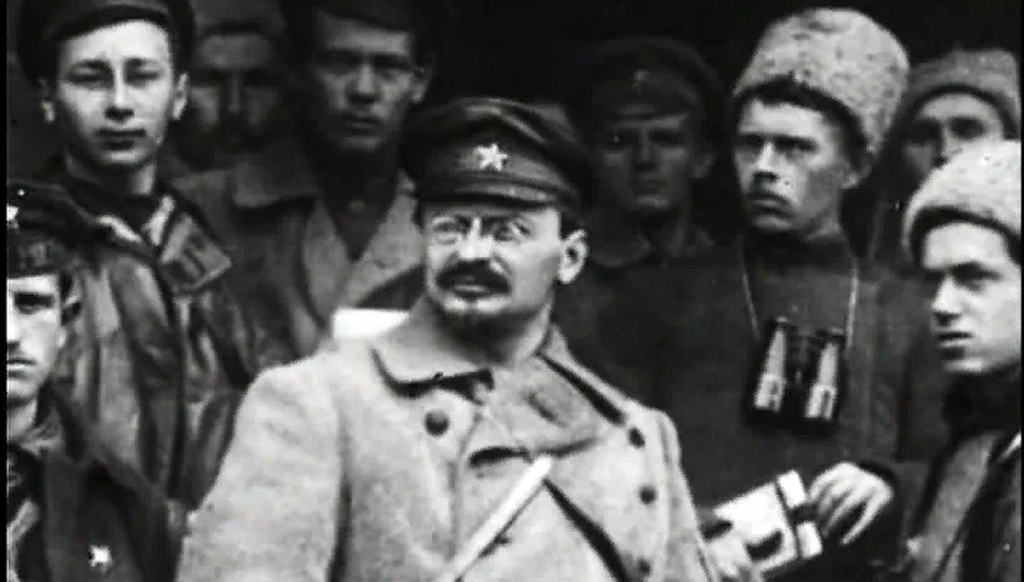 Лев Троцкий — создатель и политический руководитель Красной Армии с 1918 по 1925 