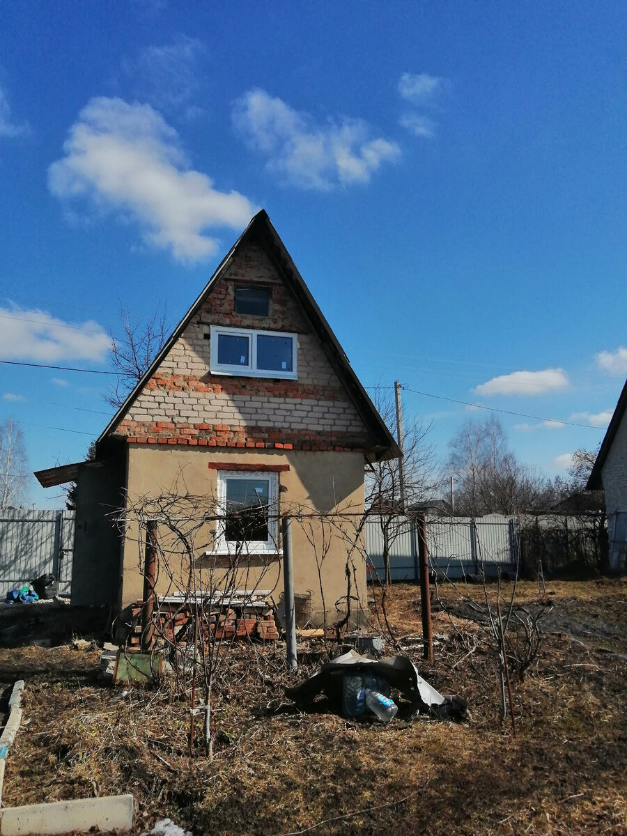 "— А из нашего окна
Площадь Красная видна!
А из вашего окошка
Только улица немножко". Сергей Михалков. Фото автора. 