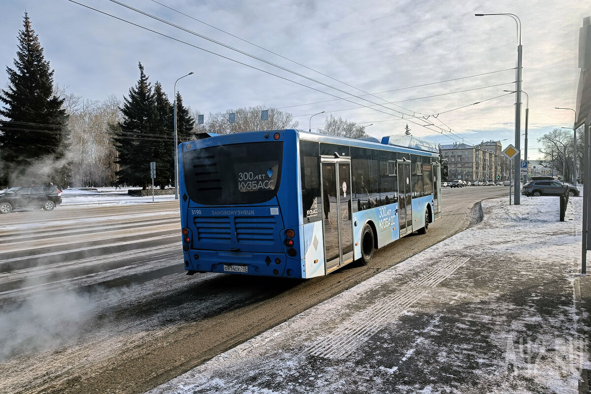 Кузбассовцы сообщили о столкновении городского автобуса с грузовиком |  A42.RU | Дзен