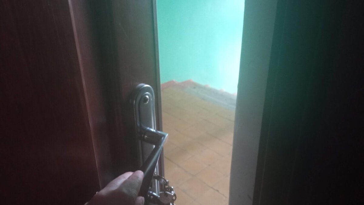 Я давно перестала приглашать в дом гостей: виновата коллега, которая посмеялась над моим жилищем