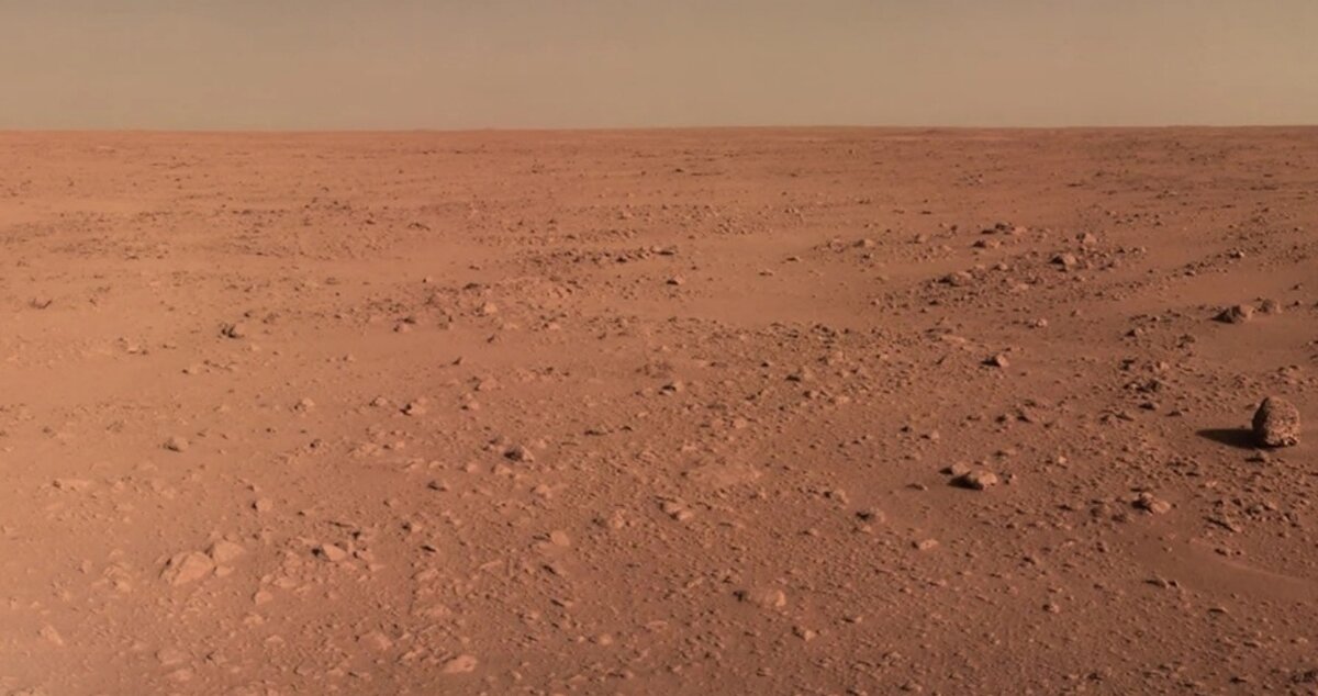  Вид прямо по курсу с борта марсохода, фото CNSA