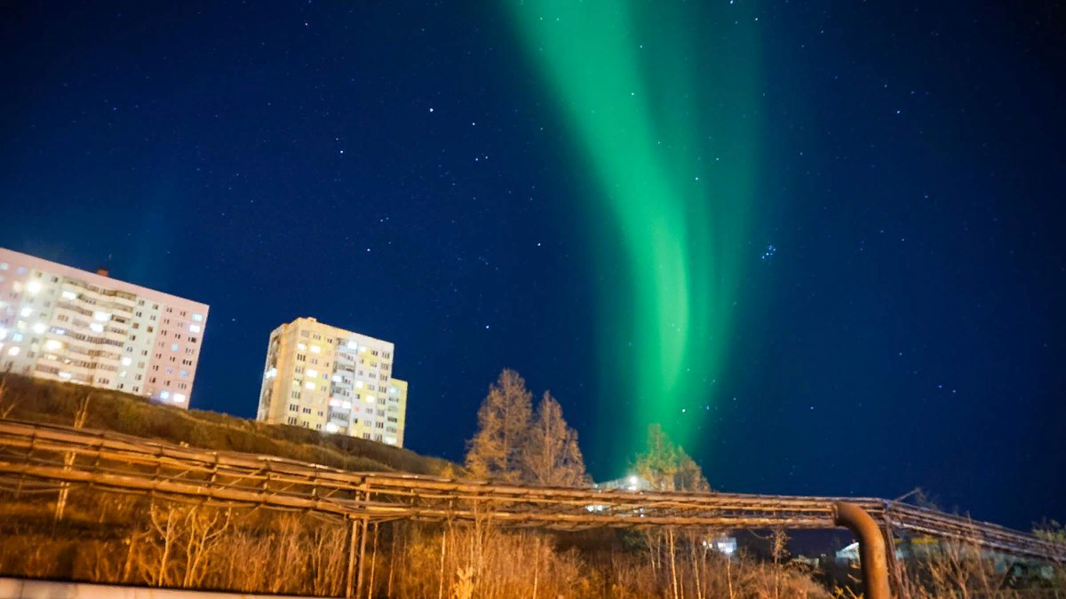 Снежногорск лучшее. Норильск Северное сияние. Талнах 5 микрорайон. Гостиница Северное сияние Снежногорск.