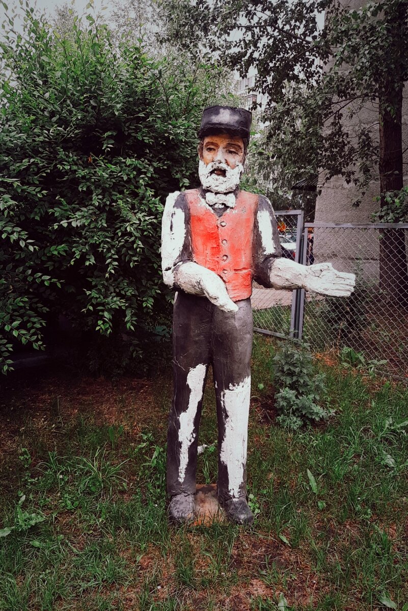 Приглашаю вас прогуляться по дворам моего городка :) 