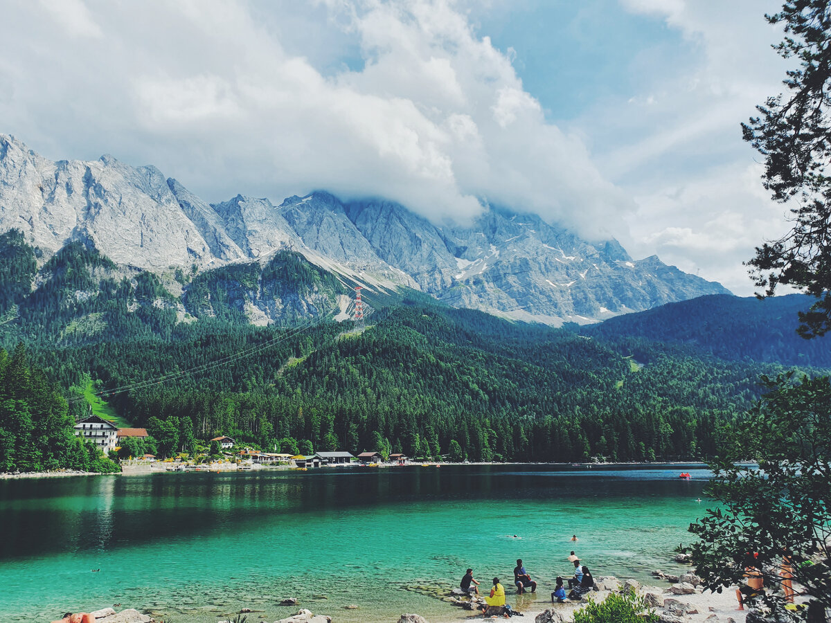 И вид на горы. Красота. 