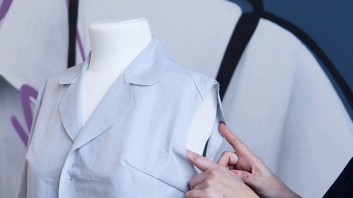 Обратимся к нашим лекалам по корректировке проймы.
