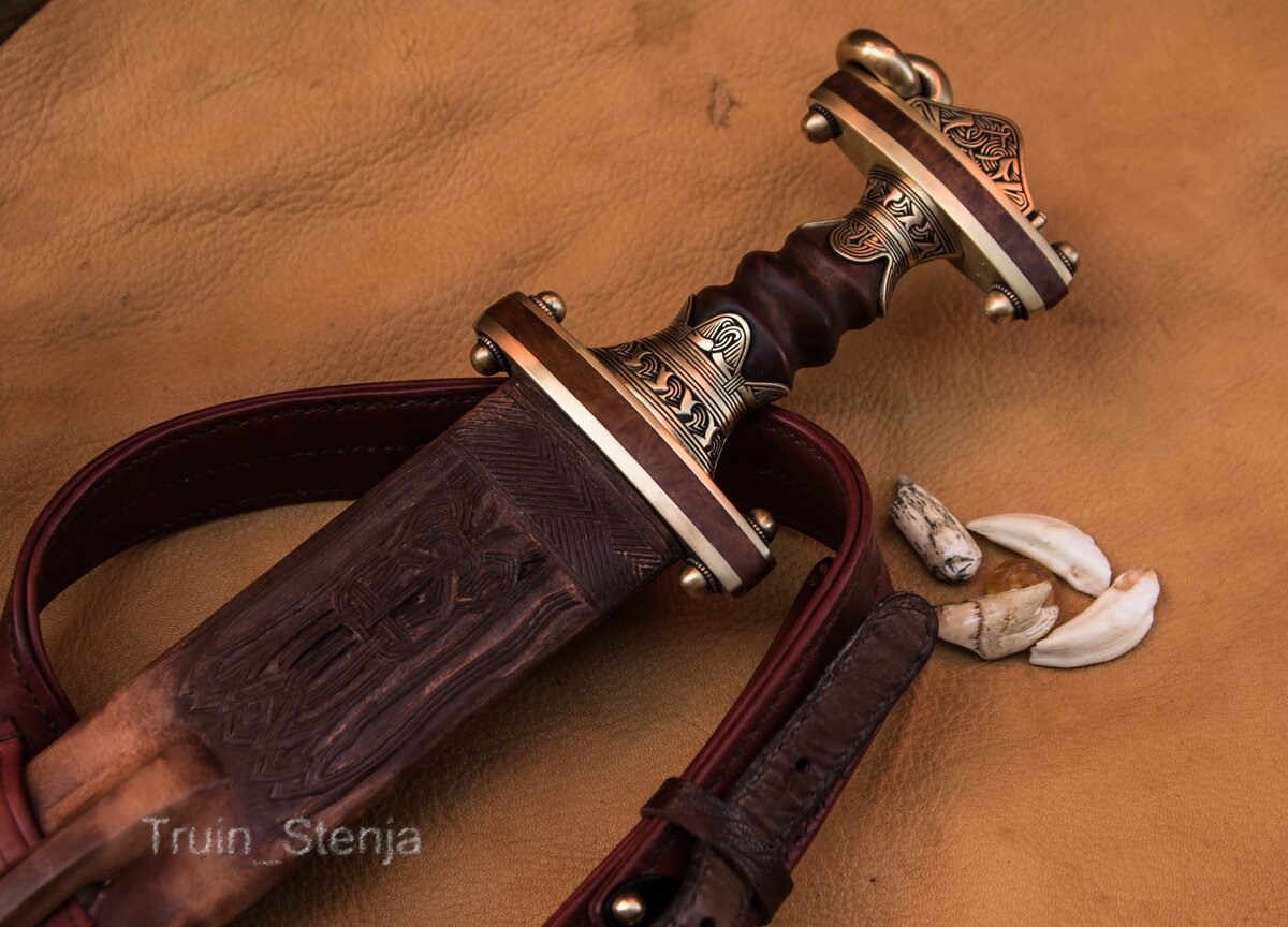 Меч из восьмого кургана Вальсгарде (Швеция). Реконструкция Дмитрия Храмцова. Другой ракурс