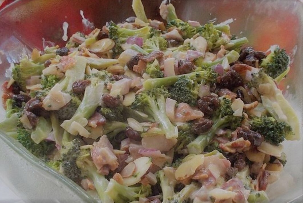 Салат из Брокколи.