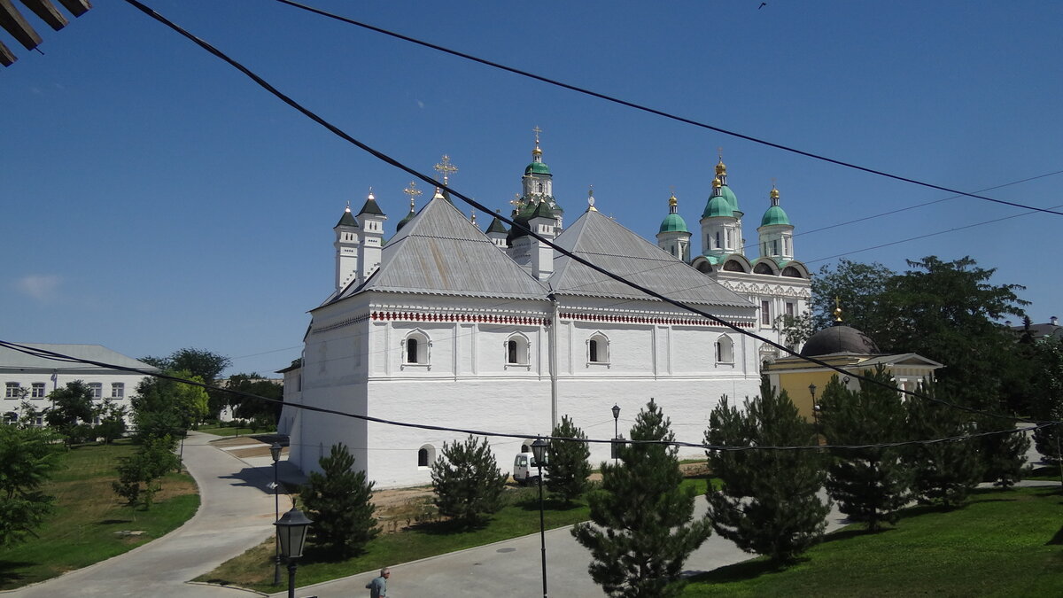 Трапезные палаты и Кирилловская часовня.