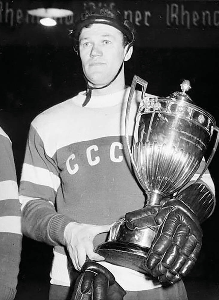 Бобров спортсмен ссср. Всеволод Бобров. Всеволод Бобров хоккей. Бобров Всеволод Михайлович футболист. Всеволод Бобров тренер сборной СССР по хоккею.