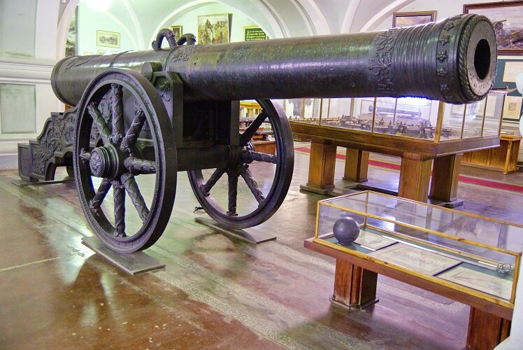 Осадная пищаль «Инрог».  Ствол бронзовый. Отлита в 1577 году Андреем Чоховым, Картинка из открытого источника.