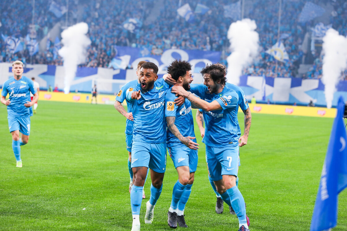 Матч продемонстрировал, что класс игроков Зенита на сегодня значительно выше. В составе может забить чуть ли не каждый. Только на этом фото 3 автора голов. В Спартаке смог отличиться только находящийся далеко не в оптимальной форме Промес. 