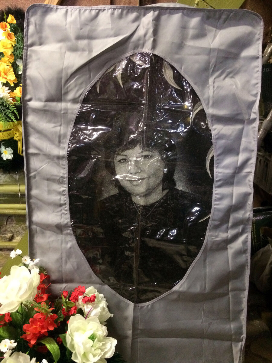 Фото с сайта http://granite51.su/chehol-na-pamyatnik/