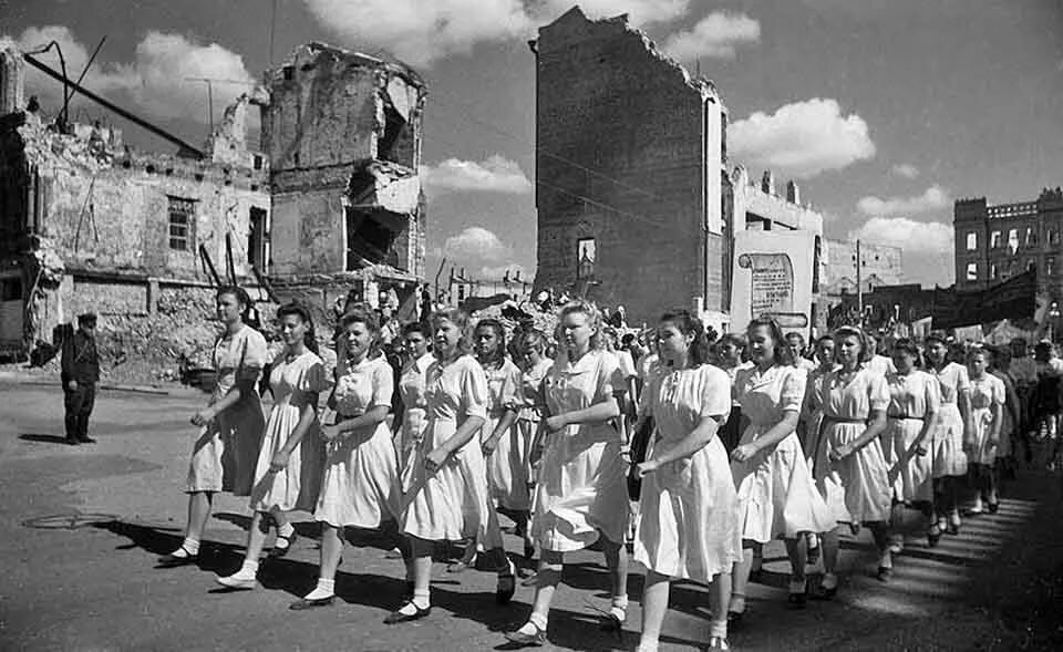 В 1946 году в городе. Послевоенная повседневность. Послевоенные годы. После Великой Отечественной войны. СССР после войны.