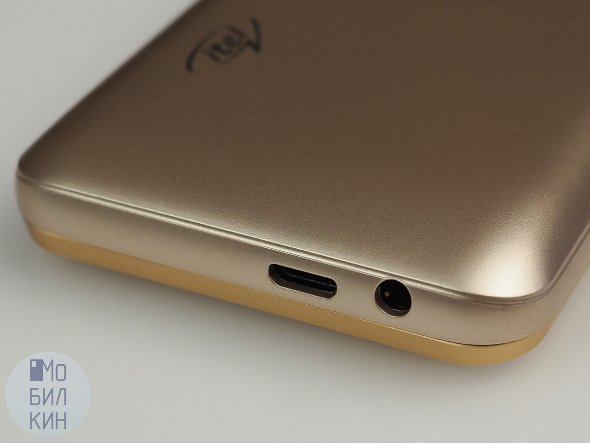 Снизу видны разъёмы MicroUSB и 3.5 мм