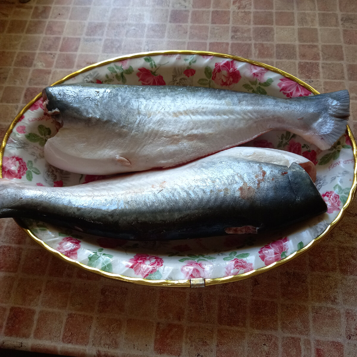 для праздничного стола достаточно 2 рыбин