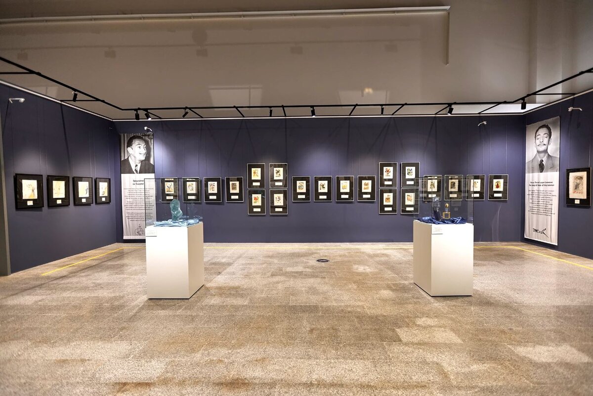 Выставка "Сюрреализм это я" в Тюмени