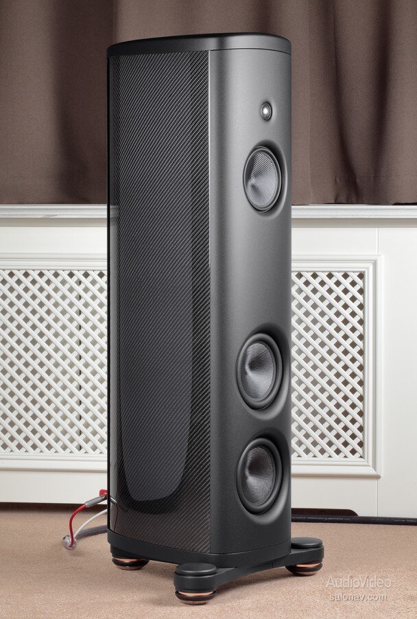 Американская компания получила мировую известность прежде всего тем, что при производстве своих акустических систем использует суперсовременные материалы и необычные конструкции корпусов. Подобный симбиоз Hi-Tech и High End обусловливает уникальное качество звучания и не менее уникальную цену. Но при стремлении к идеалу редко скупятся на затраты в расчёте на то, что цель оправдает средства. Так ли это в нашем конкретном случае?
