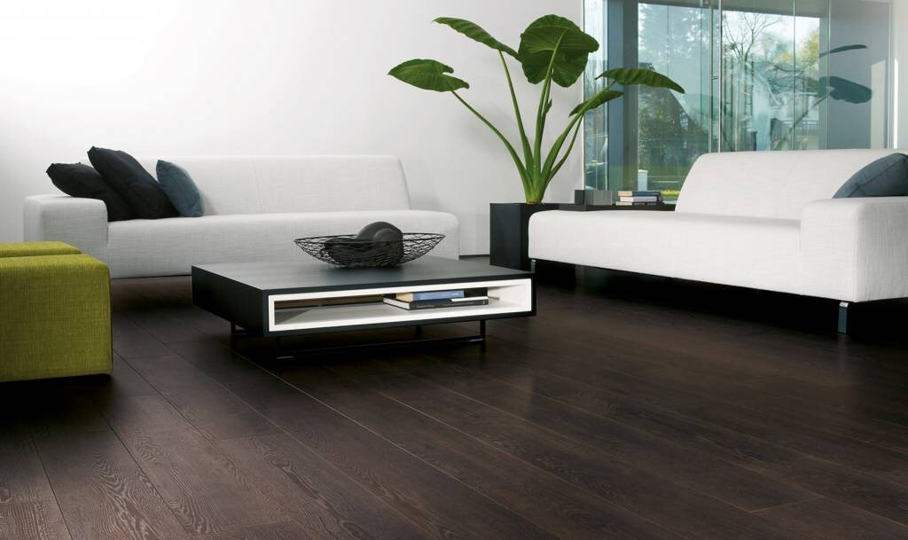 Темные полы быстро становятся грязными (источник фото - https://1-co.ru/U5sdw)