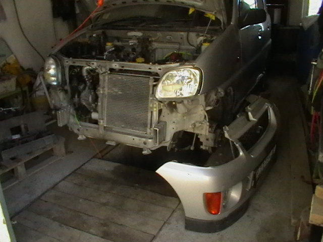 Для этого нужно снять бампер.