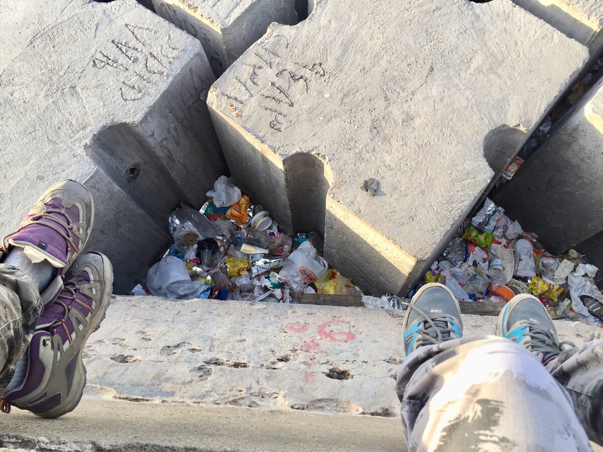 Набережная Александрии утонула в мусоре