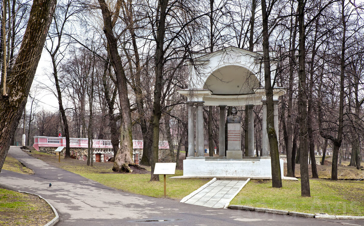 Ротонда в Лефортовском парке