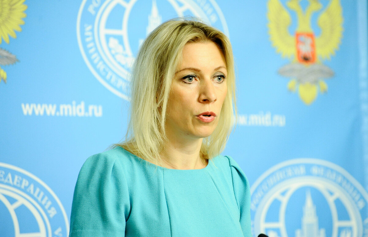 Мария Захарова  пресс секретарша мид любит поболтать как любая  женщина громко много и не по делу