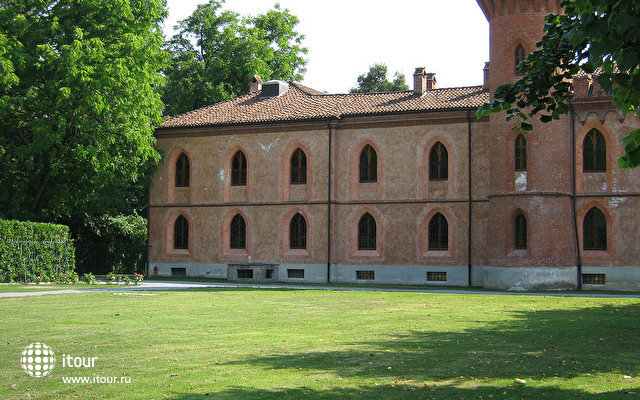 Фото из открытых источников. Замок Полленцо.