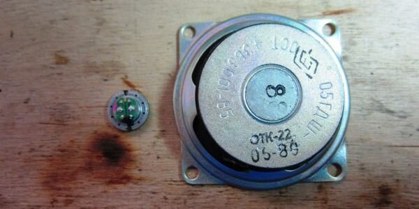 Динамик и наушник