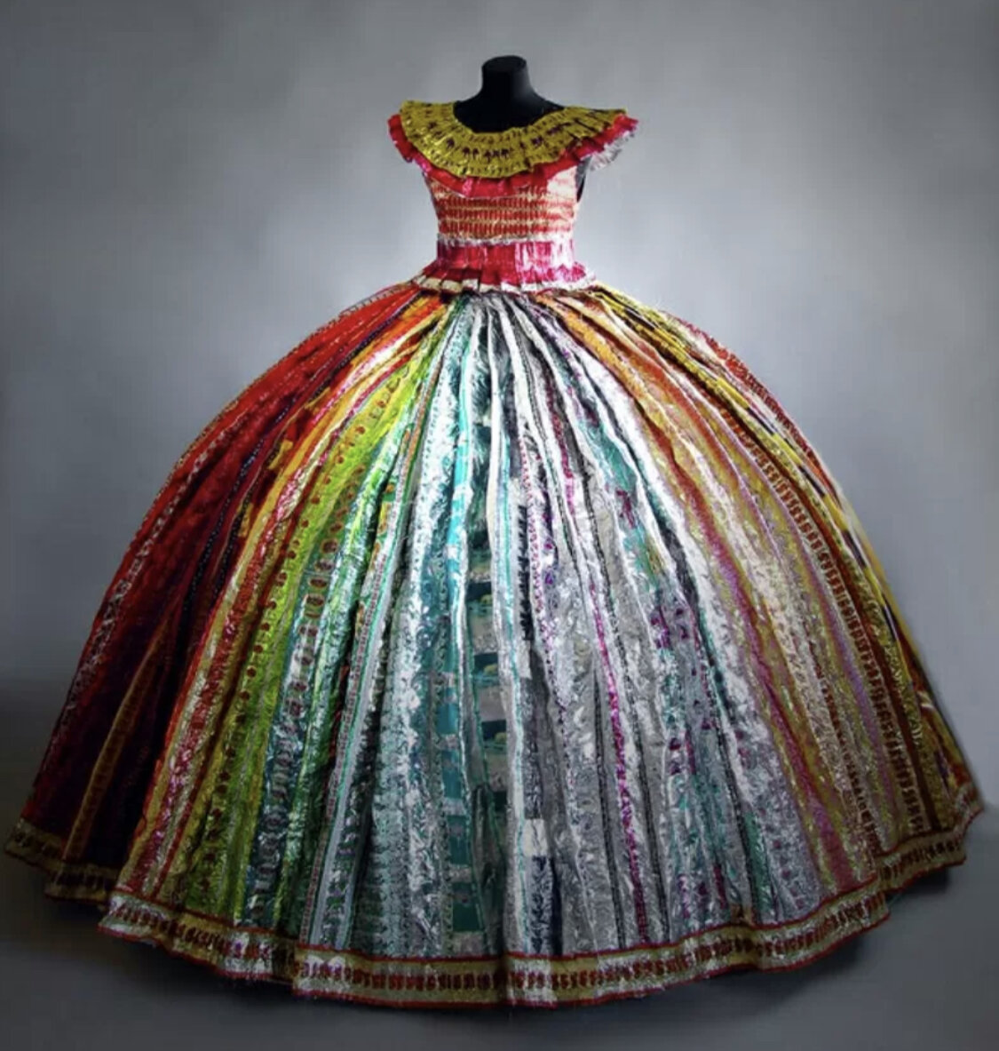 Платье из фантиков