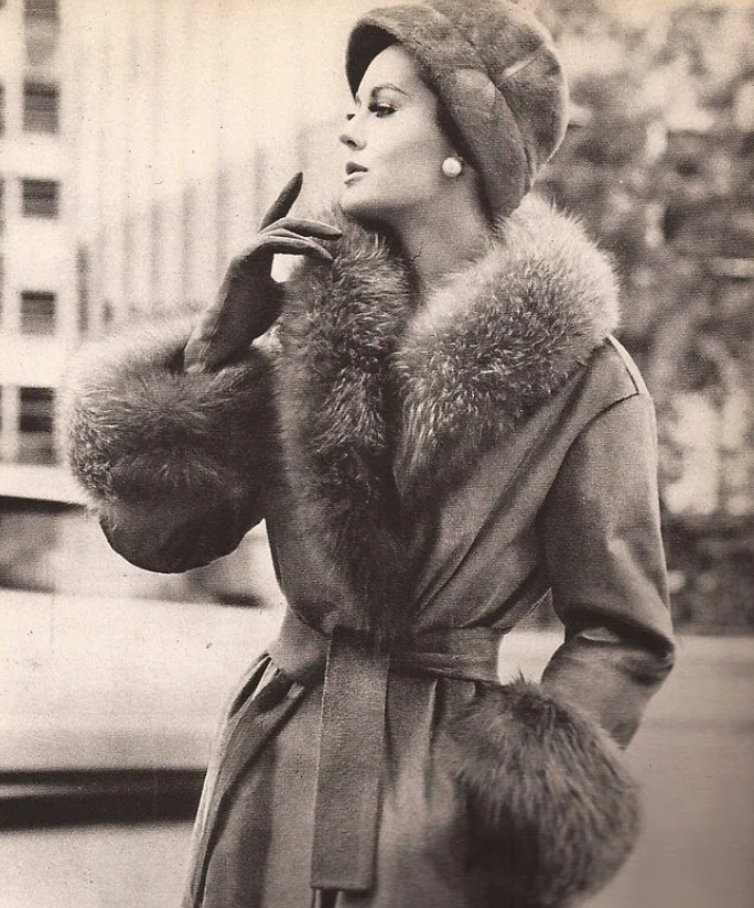 Дубленка в стиле ретро. Ретро пальто с мехом. Винтажное пальто женское. Зимнее пальто в стиле 50-х годов. Винтажное зимнее пальто женское с мехом.