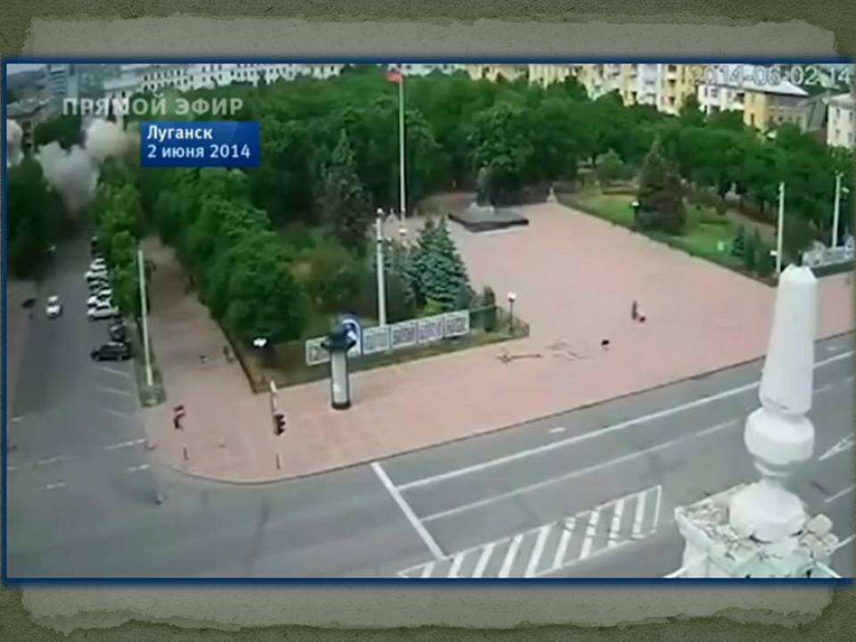 в левом верхнем углу  задымление. Вот туда  упал  снаряд