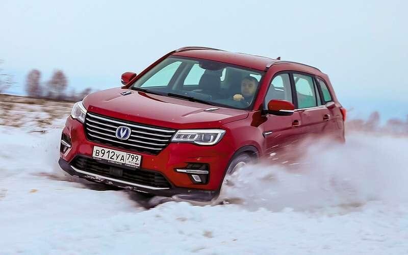 Changan CS75 уверенно преодолевает сложные препятствия