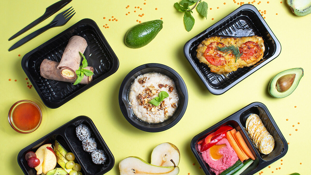 Правильная еда в контейнерах. Набор еды на обед. Здоровая готовая еда. Готовые обеды. Контейнер для обеда.