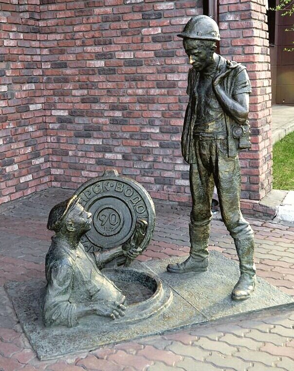 "Забавный памятник" работы Андрея Кияницина