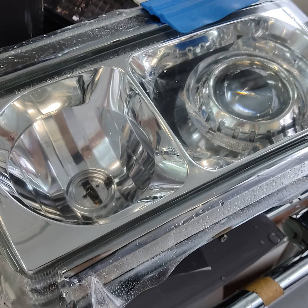 На фото не заметно , но тут целых два слоя полиуретана))) 