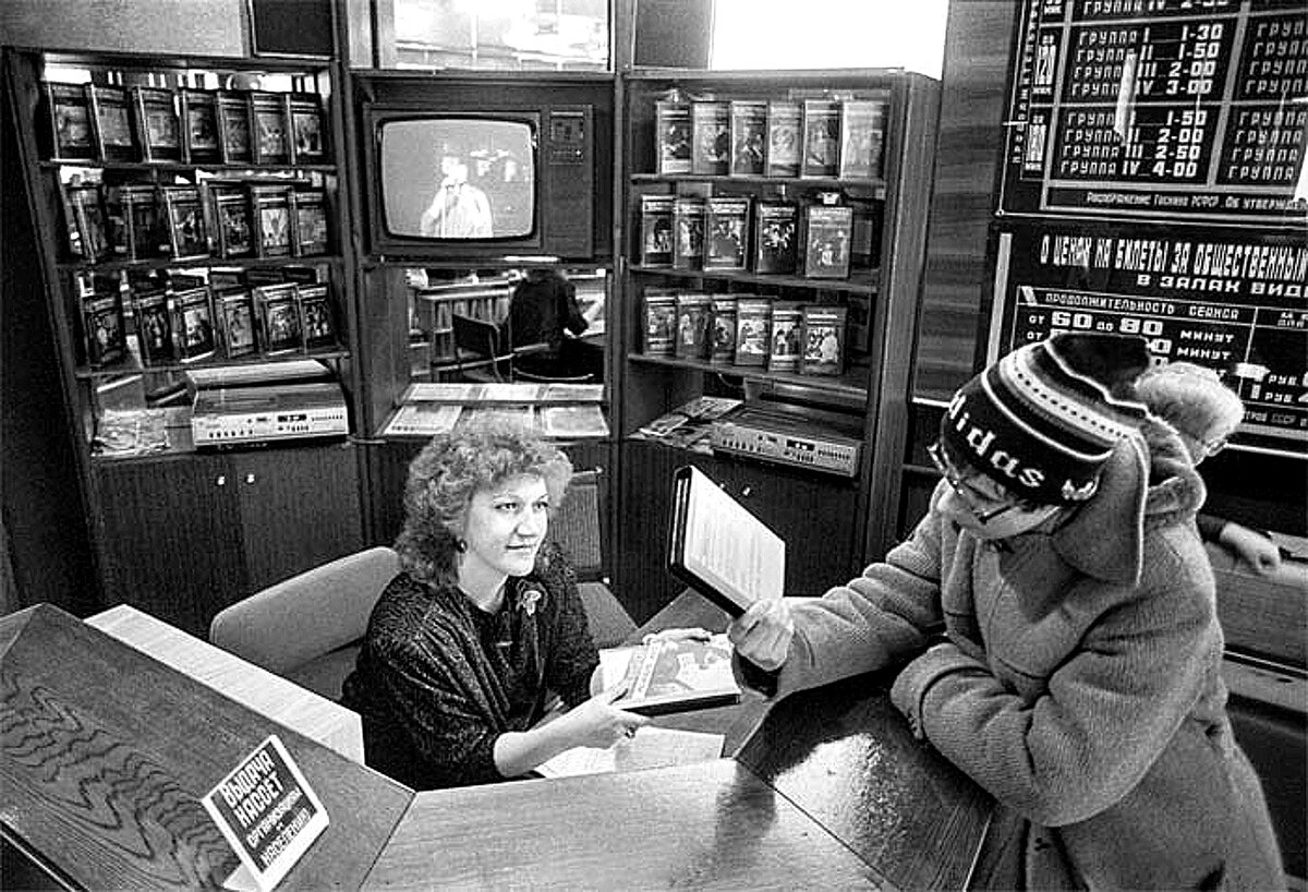Видеосалоны из 90-х воскресли в 2022 году. Фото из открытых источников 