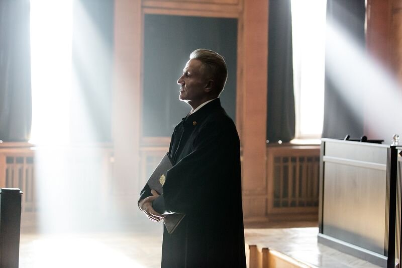 Кадр со съемок сериала «Ваша честь»