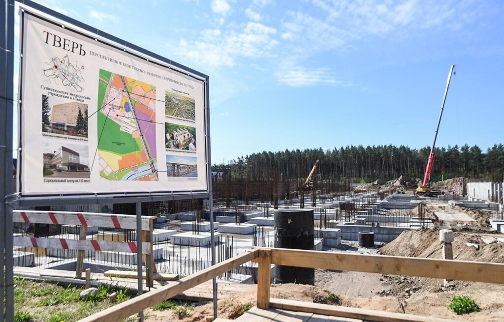 В Твери губернатор посетил стройку ДОКБ