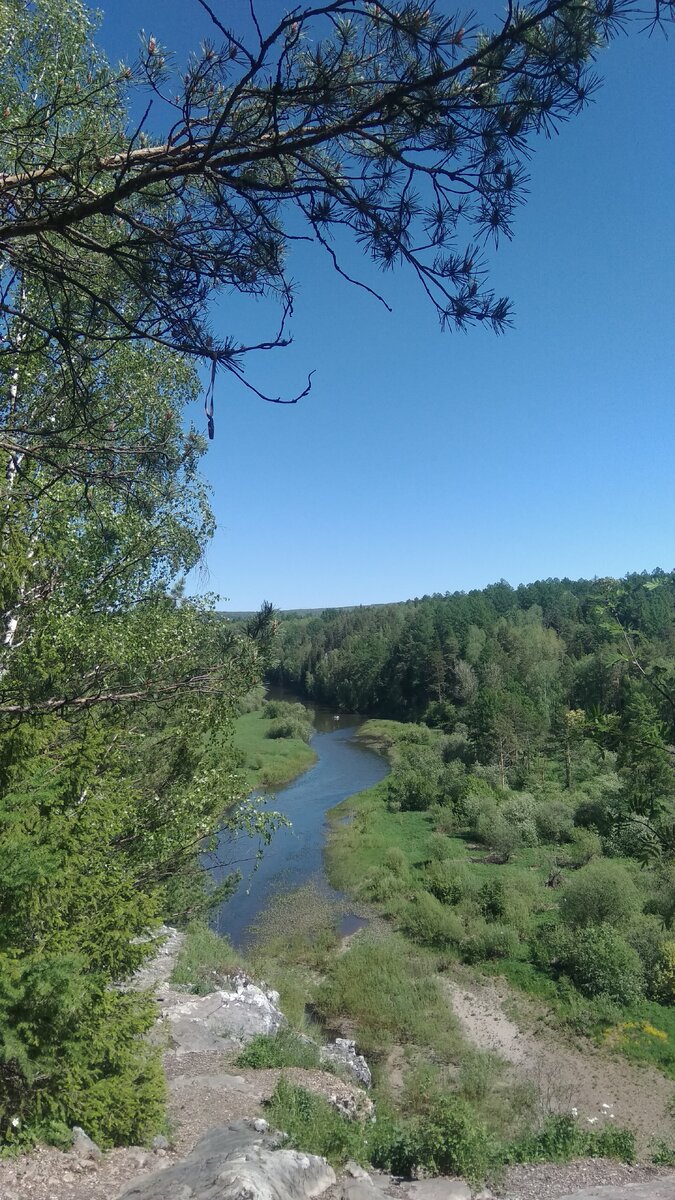 Река Серга в этих местах тихая, спокойная, любоваться её неспешным течением можно бесконечно.